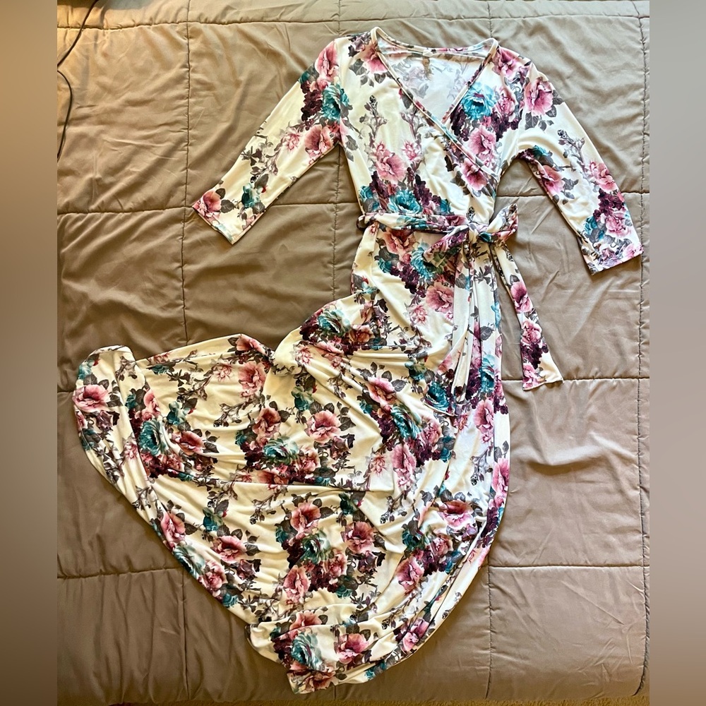 Pink Blush Floral (Maternity?) Bump friendly (or not) Maxi Dress, size small